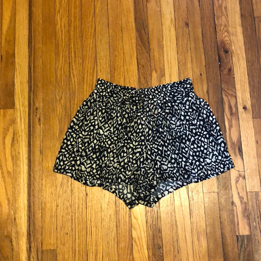 Black and cream patterned flowy shorts